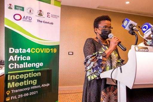 Dr Chinwe Ochu, Principal Investigator, presenting the objectives of the inception meeting